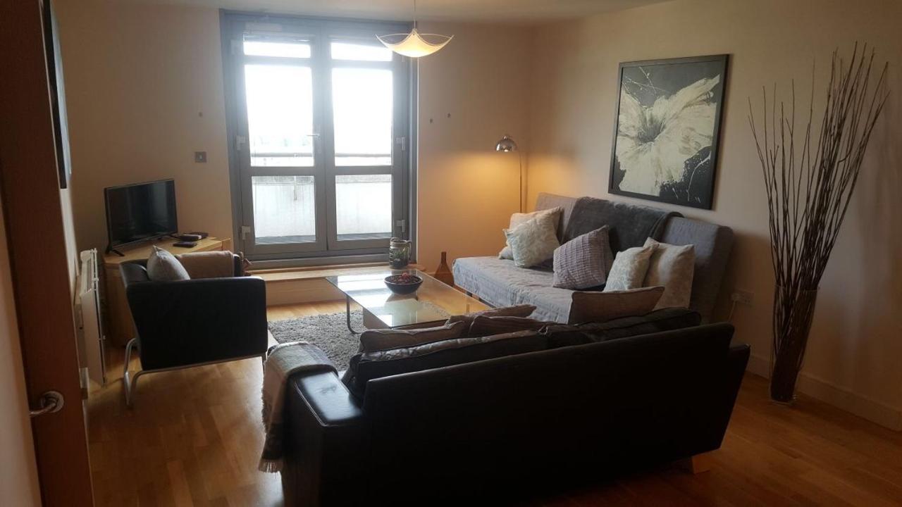 Sky Night Serviced Apartments Cardiff Buitenkant foto