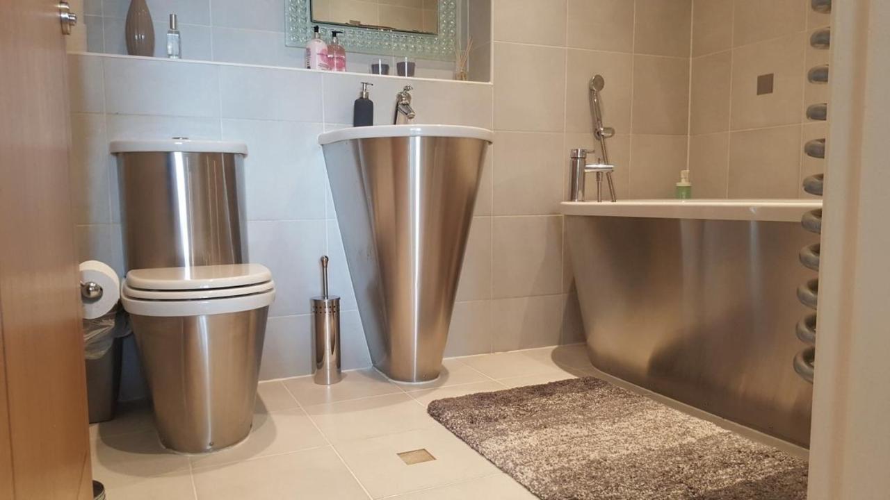 Sky Night Serviced Apartments Cardiff Buitenkant foto