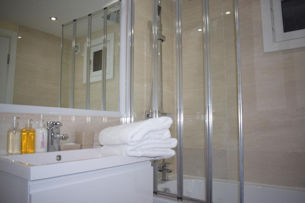 Sky Night Serviced Apartments Cardiff Buitenkant foto