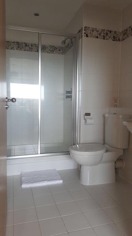 Sky Night Serviced Apartments Cardiff Buitenkant foto