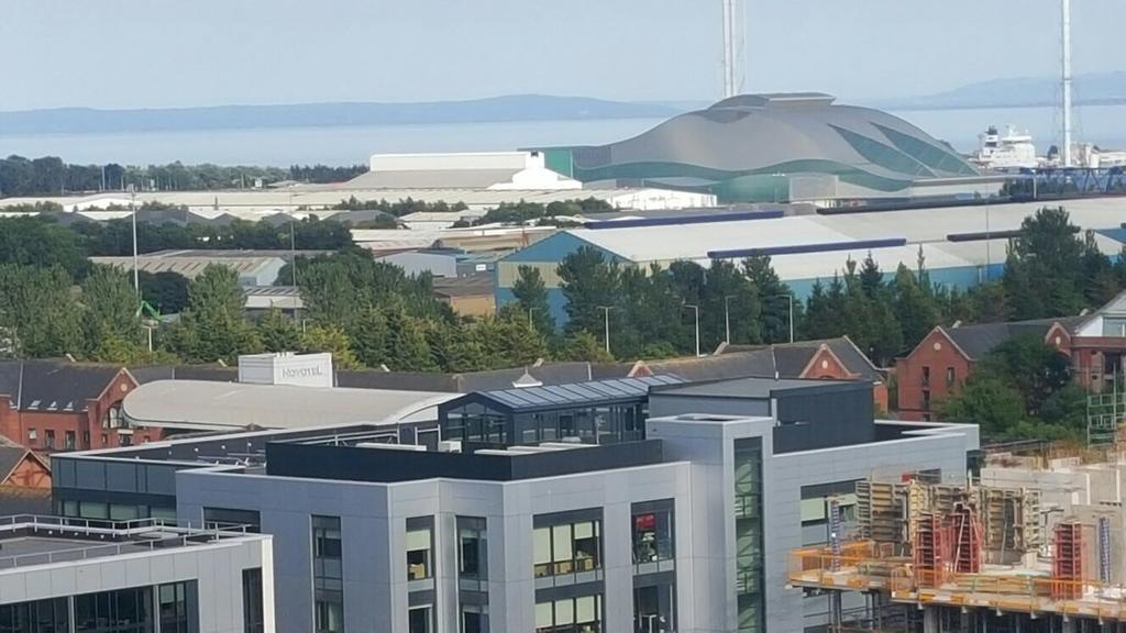 Sky Night Serviced Apartments Cardiff Buitenkant foto