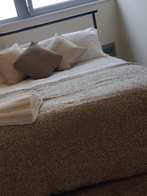 Sky Night Serviced Apartments Cardiff Buitenkant foto